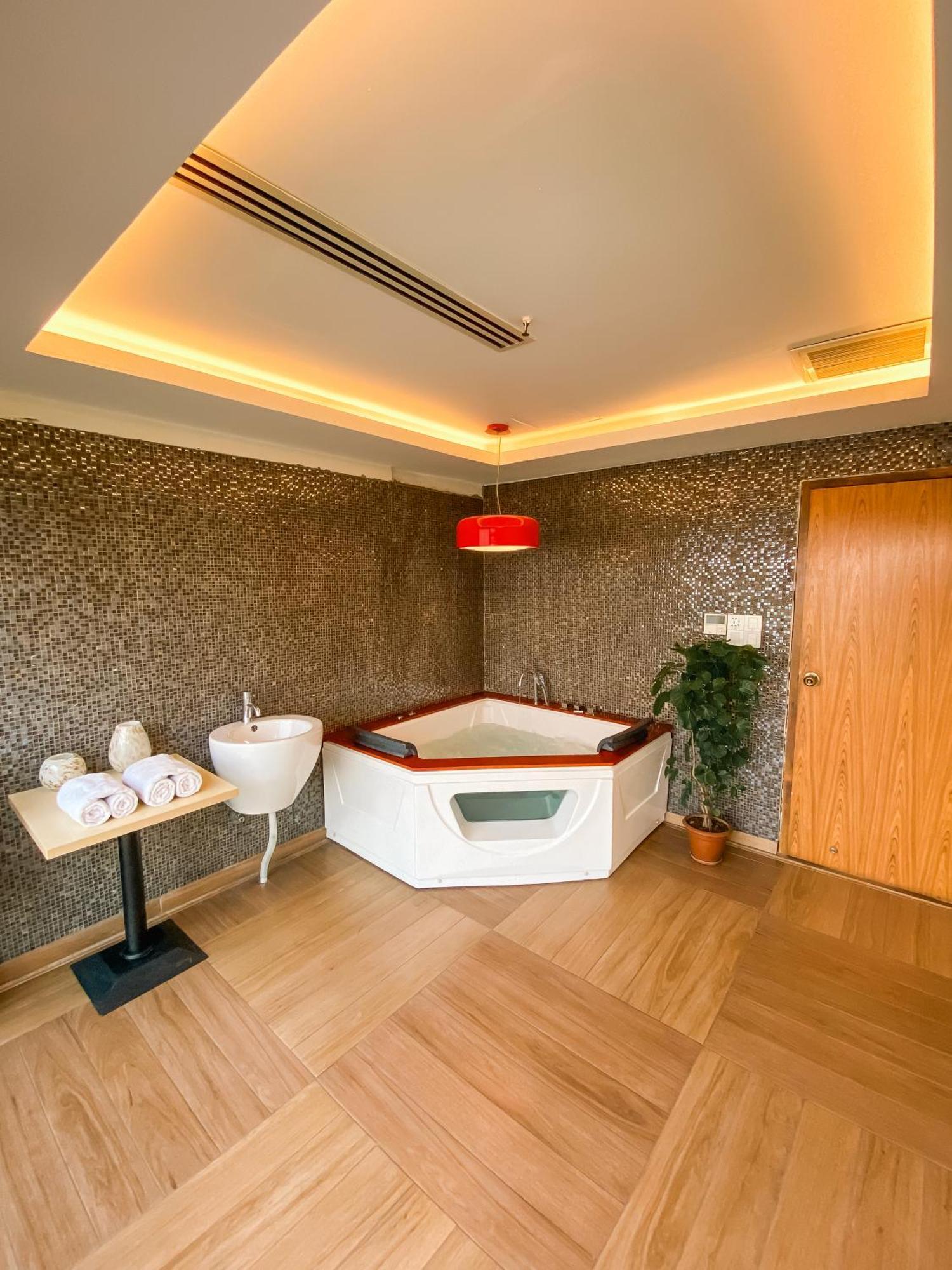 Coventina Lake Suites Dhaka Exterior foto